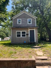 1326 NE Quincy ST, Topeka, KS 66608