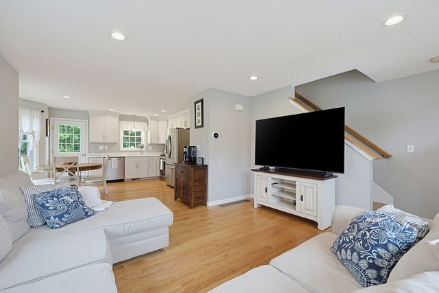 95 Riley Rd 95, Tyngsborough, MA 01879