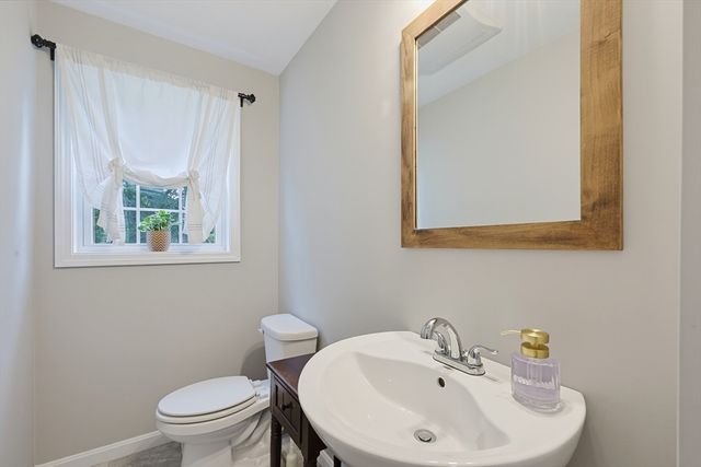 95 Riley Rd 95, Tyngsborough, MA 01879