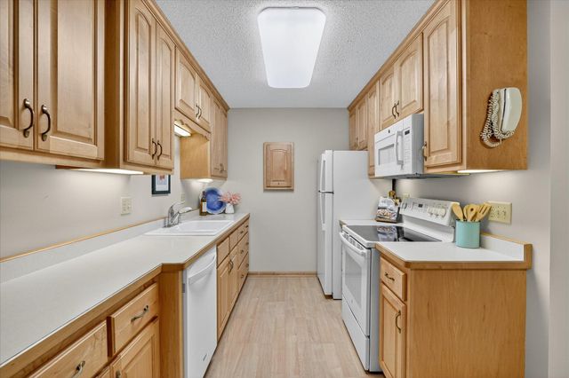 2720 Dale Street N C208, Roseville, MN 55113