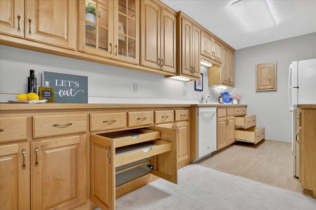 2720 Dale Street N C208, Roseville, MN 55113