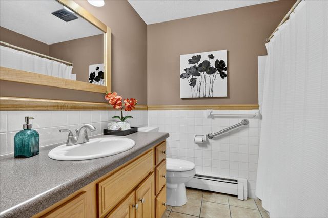 2720 Dale Street N C208, Roseville, MN 55113