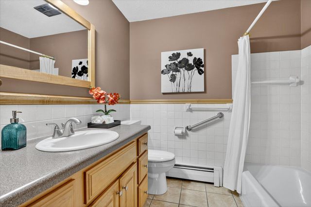 2720 Dale Street N C208, Roseville, MN 55113