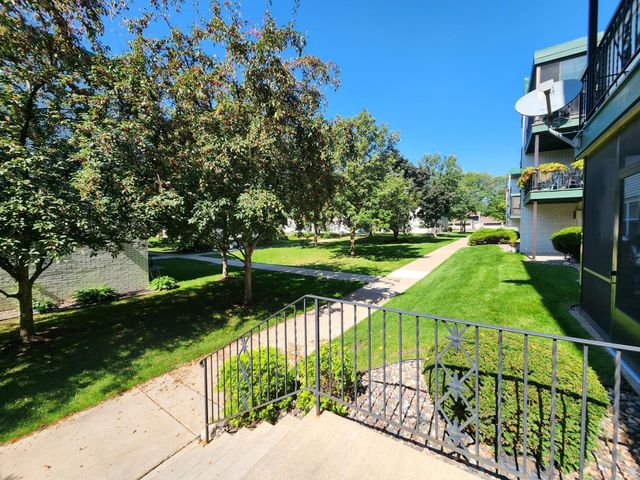 2720 Dale Street N C208, Roseville, MN 55113