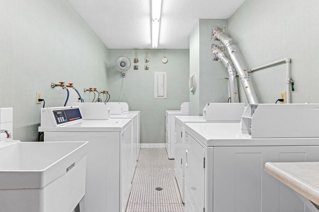 2720 Dale Street N C208, Roseville, MN 55113