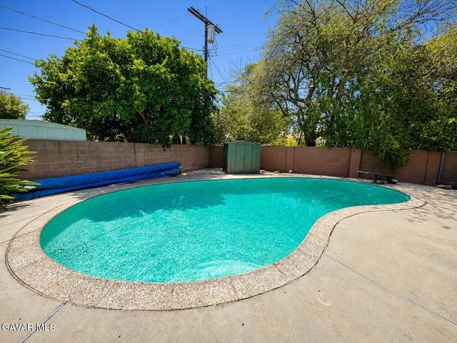 7509 Sunnybrae Avenue, Winnetka, CA 91306