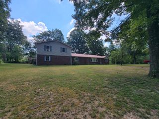109 S Hummingbird Ln, Dickson, TN 37055