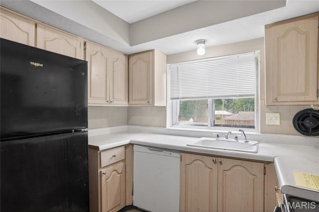 2443 Caverhill Drive, St Louis, MO 63136