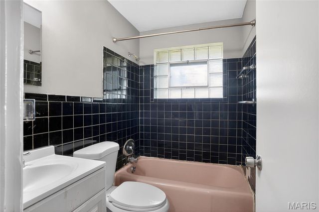 2443 Caverhill Drive, St Louis, MO 63136