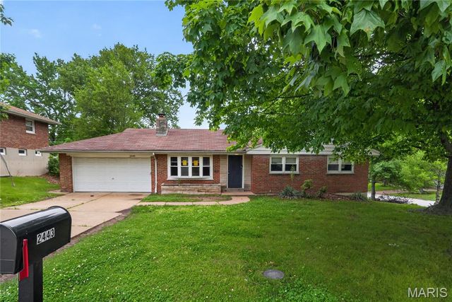 2443 Caverhill Drive, St Louis, MO 63136