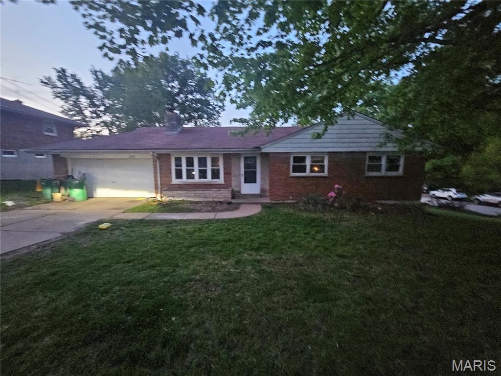 2443 Caverhill Drive, St Louis, MO 63136