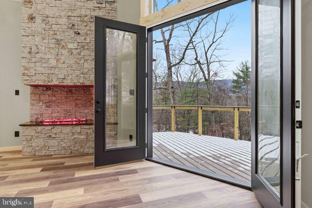 67 KNIGHT DR, Basye, VA 22810