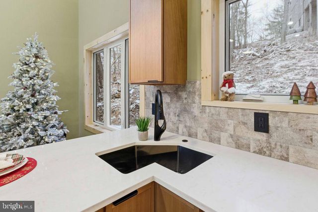 67 KNIGHT DR, Basye, VA 22810