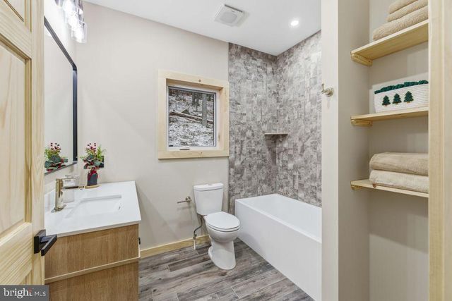 67 KNIGHT DR, Basye, VA 22810