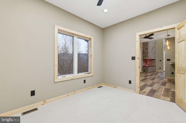 67 KNIGHT DR, Basye, VA 22810