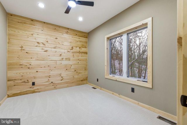 67 KNIGHT DR, Basye, VA 22810