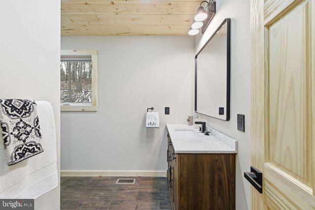 67 KNIGHT DR, Basye, VA 22810