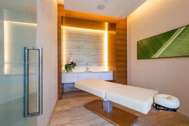 16385 Biscayne Boulevard 1805, North Miami Beach, FL 33160