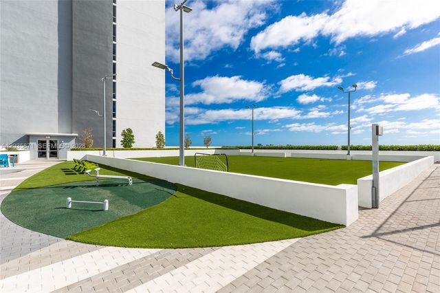 16385 Biscayne Boulevard 1805, North Miami Beach, FL 33160