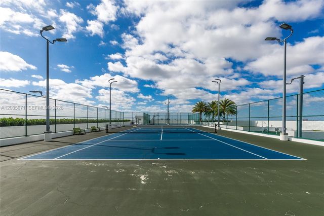 16385 Biscayne Boulevard 1805, North Miami Beach, FL 33160