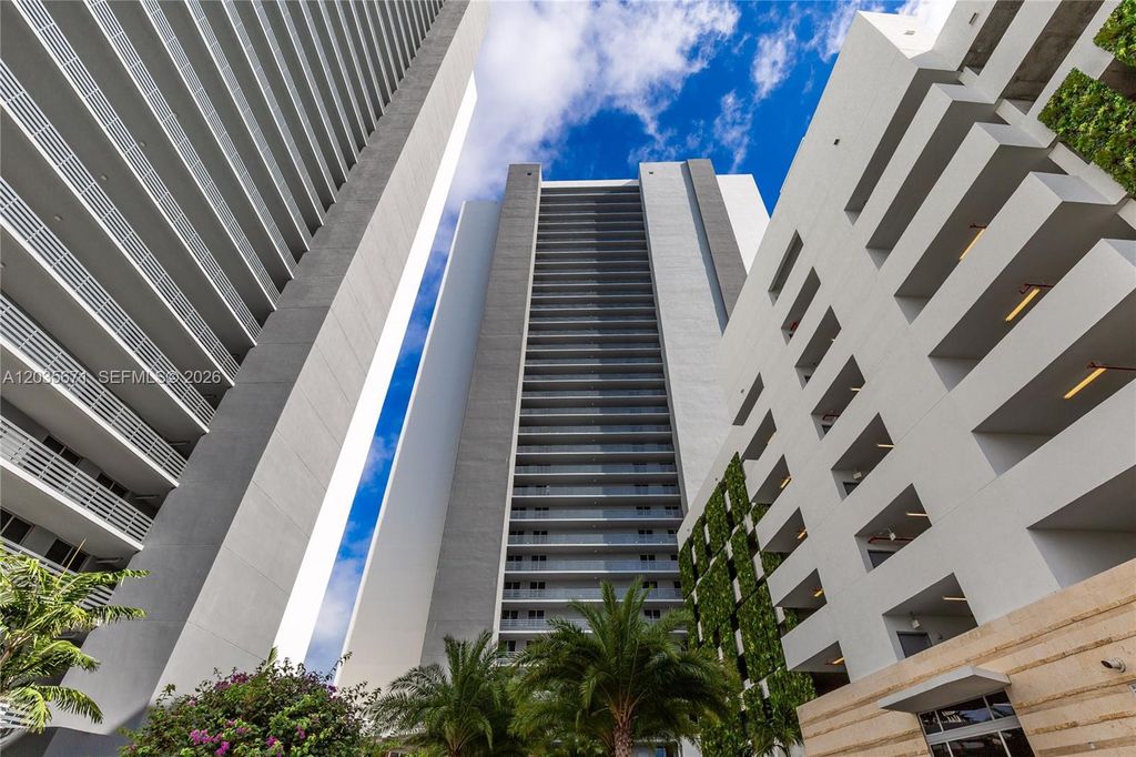16385 Biscayne Boulevard 1805, North Miami Beach, FL 33160