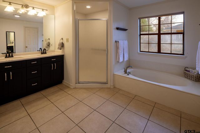 903 Woodland Hills Dr, Tyler, TX 75701