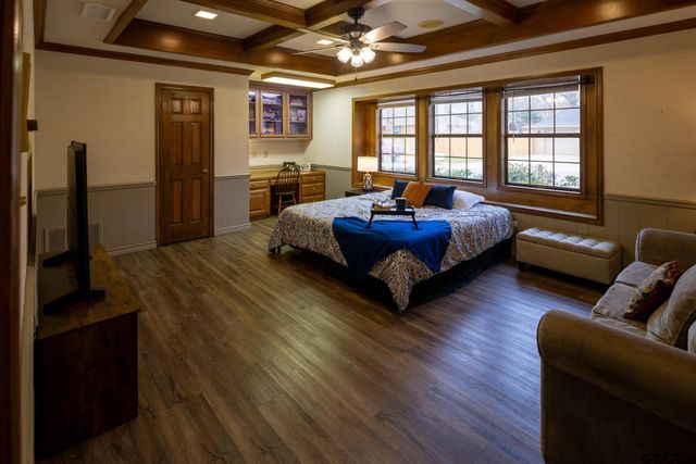 903 Woodland Hills Dr, Tyler, TX 75701