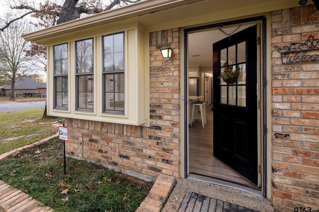 903 Woodland Hills Dr, Tyler, TX 75701