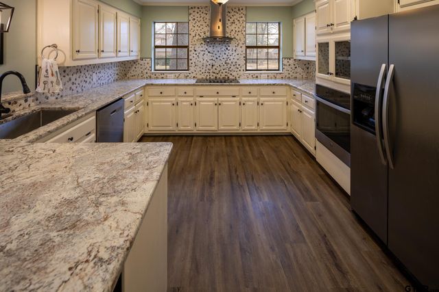 903 Woodland Hills Dr, Tyler, TX 75701