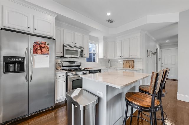 720 E 8th St 2, Boston, MA 02127