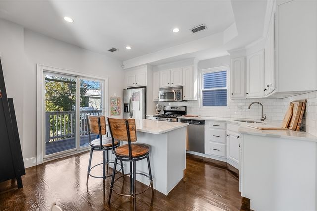 720 E 8th St 2, Boston, MA 02127