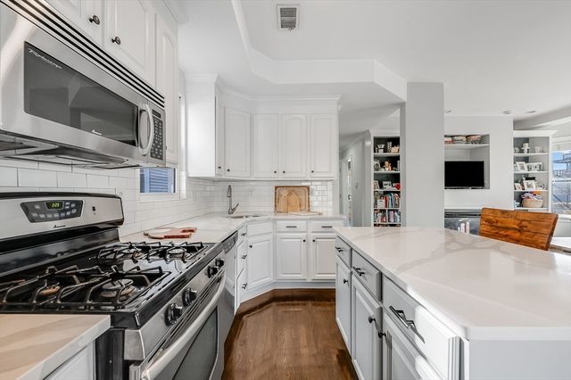 720 E 8th St 2, Boston, MA 02127