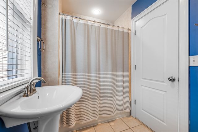 720 E 8th St 2, Boston, MA 02127