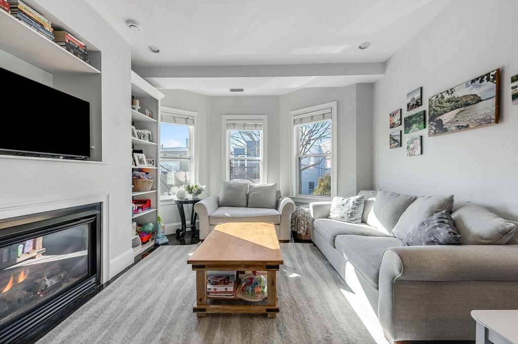 720 E 8th St 2, Boston, MA 02127