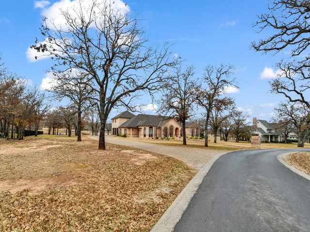 525 S Sugartree Drive, Lipan, TX 76462