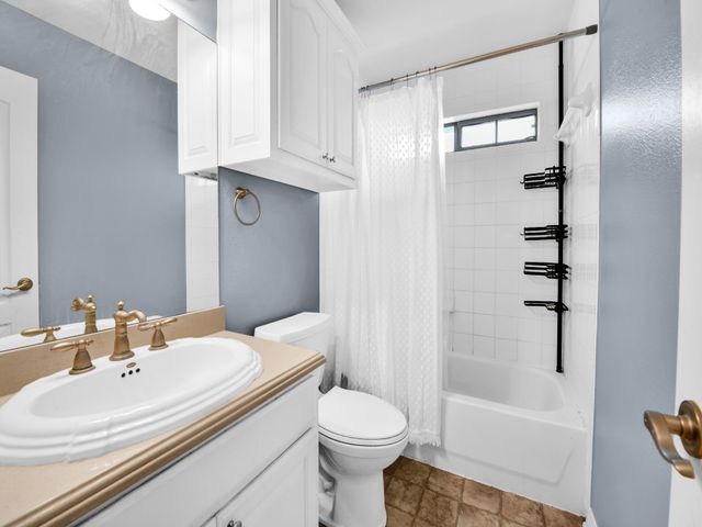 525 S Sugartree Drive, Lipan, TX 76462