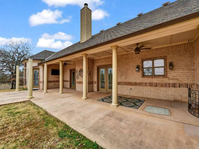 525 S Sugartree Drive, Lipan, TX 76462