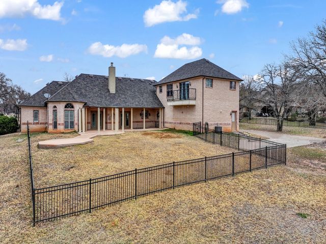 525 S Sugartree Drive, Lipan, TX 76462