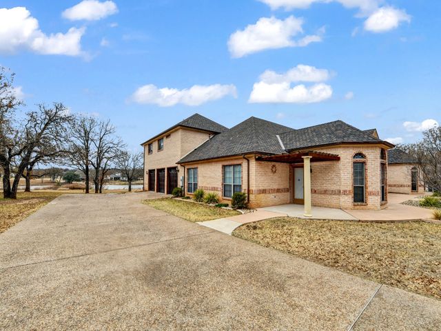 525 S Sugartree Drive, Lipan, TX 76462
