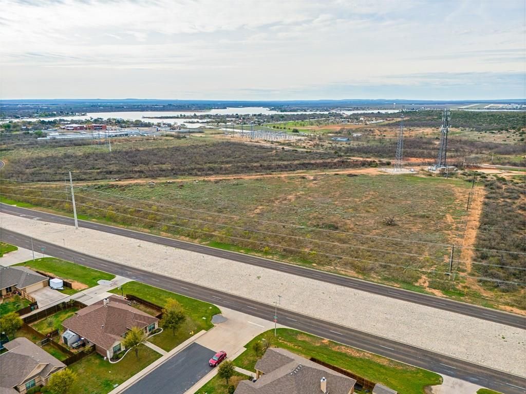 Image 1 of property listing at 2751 Twin Mountain Dr, San Angelo, TX 76904
