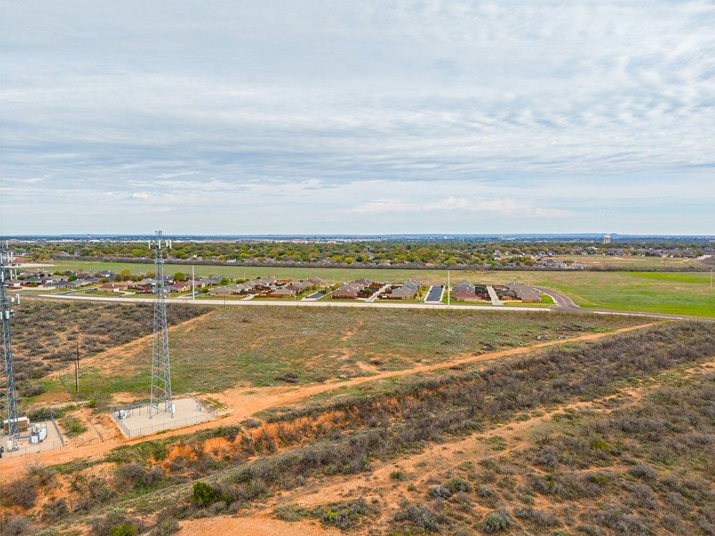 Image 14 of property listing at 2751 Twin Mountain Dr, San Angelo, TX 76904