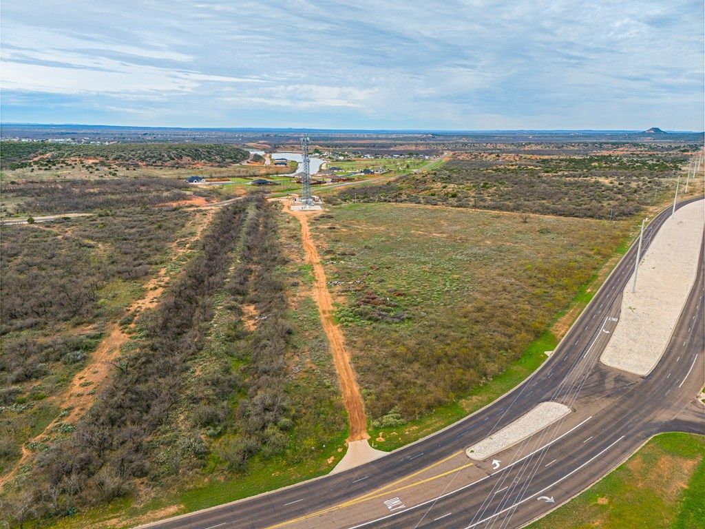 Image 3 of property listing at 2751 Twin Mountain Dr, San Angelo, TX 76904