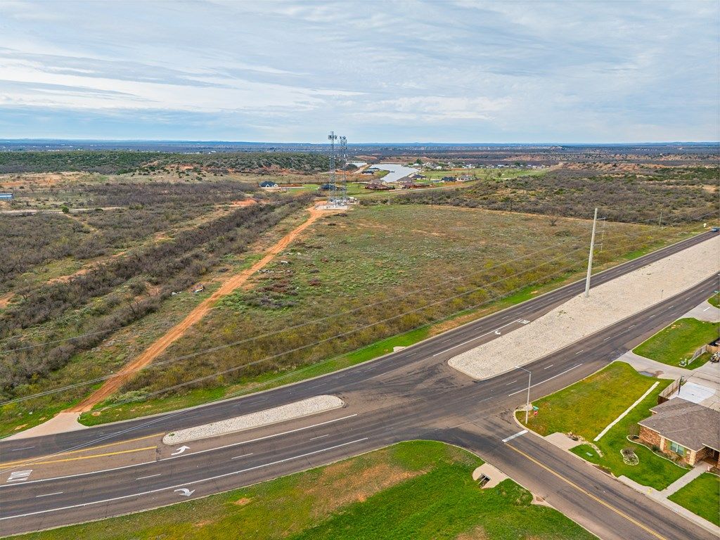 Image 7 of property listing at 2751 Twin Mountain Dr, San Angelo, TX 76904