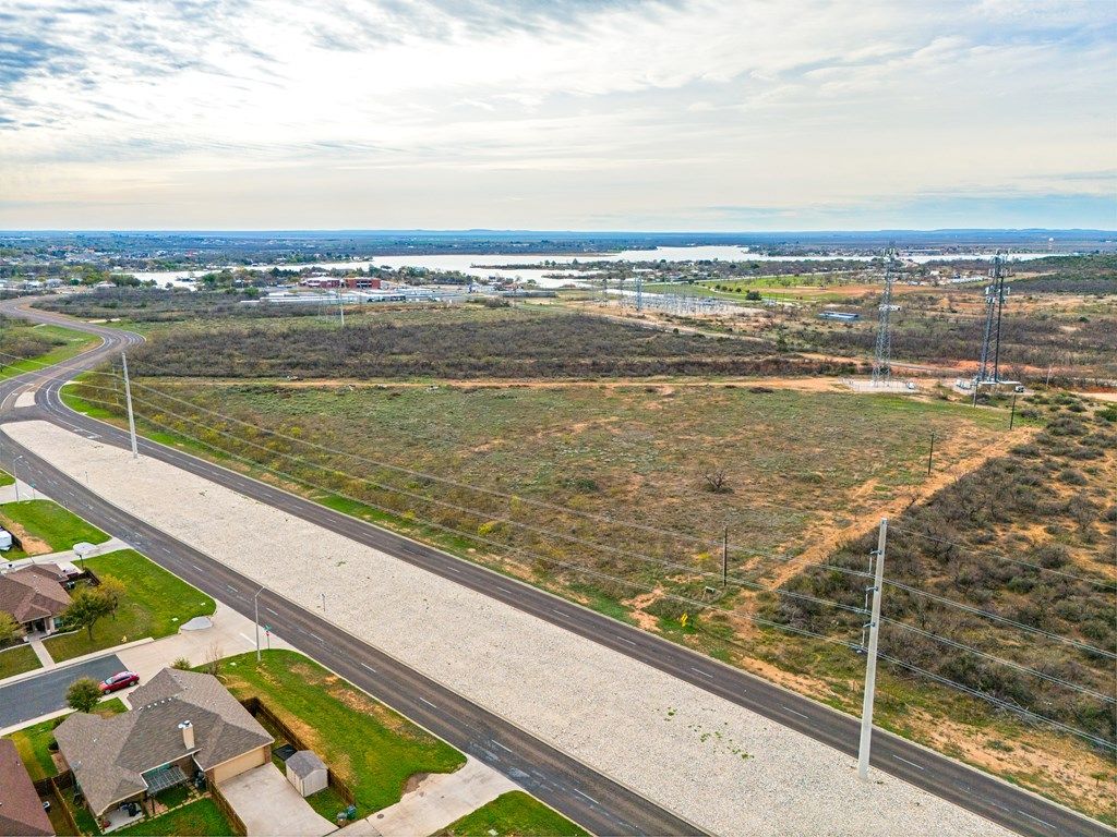 Image 8 of property listing at 2751 Twin Mountain Dr, San Angelo, TX 76904