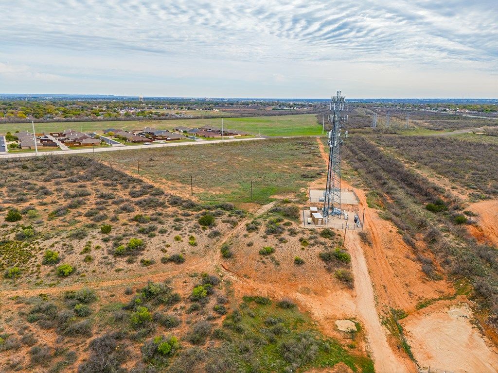 Image 9 of property listing at 2751 Twin Mountain Dr, San Angelo, TX 76904