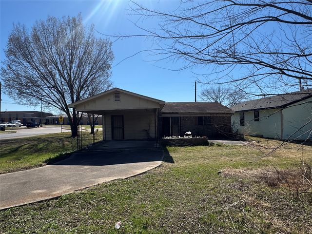 1118 E 13th Avenue, Corsicana, TX 75110