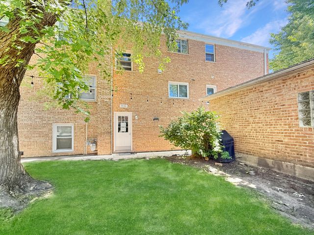 4850 Wright Terrace 2A, Skokie, IL 60077