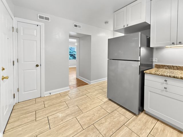 4850 Wright Terrace 2A, Skokie, IL 60077