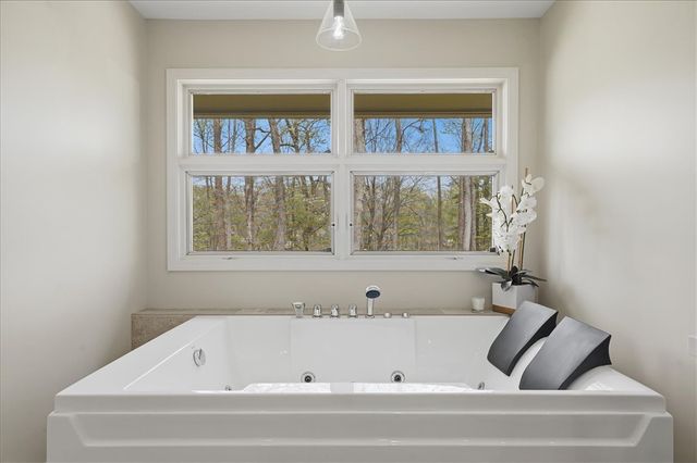 240 Stonehaven Way, Seneca, SC 29678