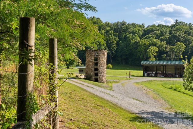 1372 & 1370 Barnardsville Highway, Barnardsville, NC 28709